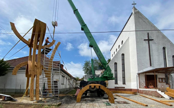 Jó ütemben halad a kertvárosi harangláb építése