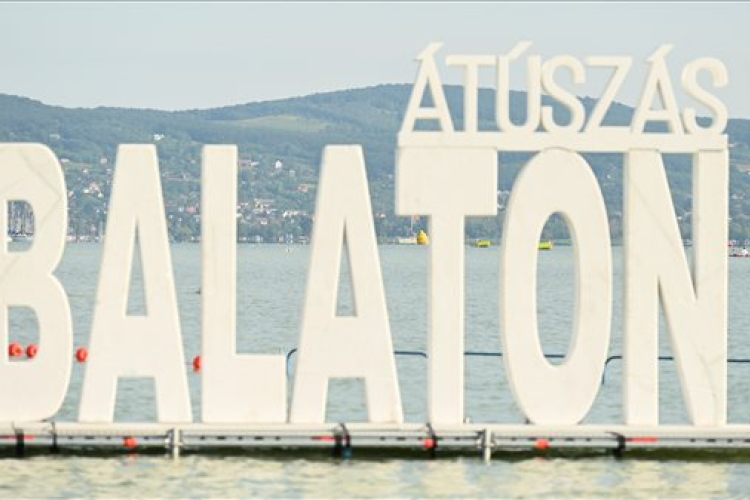 Balaton-átúszás - Több mint 11 ezren indultak