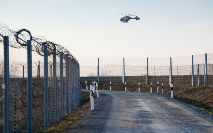 Erős migrációs nyomás alatt Magyarország déli határszakasza