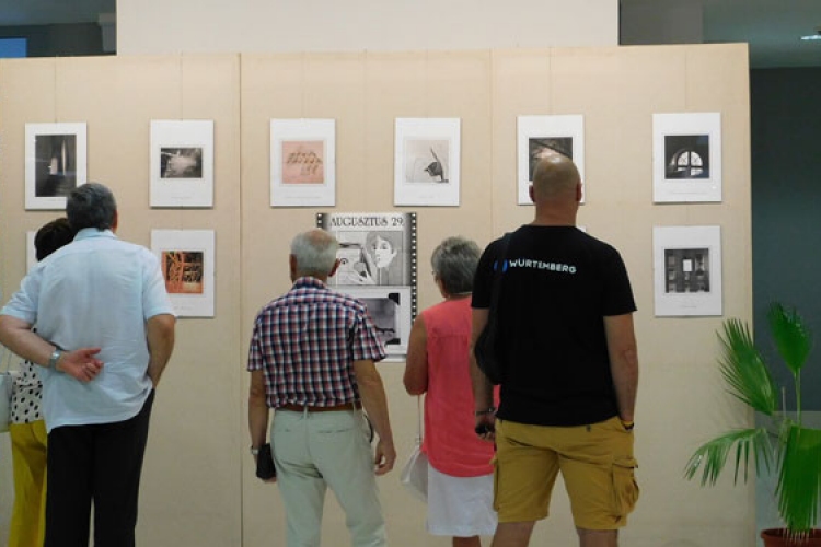 Dombóvári alkotók fotóiból nyílt kiállítás a Magyar Fotográfia Napja alkalmából a Tinódi Házban