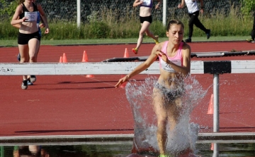 Tóth Lili Anna bejutott a 2000 méteres akadályfutás döntőjébe