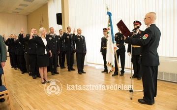 Négy új tűzoltó tiszttel bővült az állomány Tolna megyében